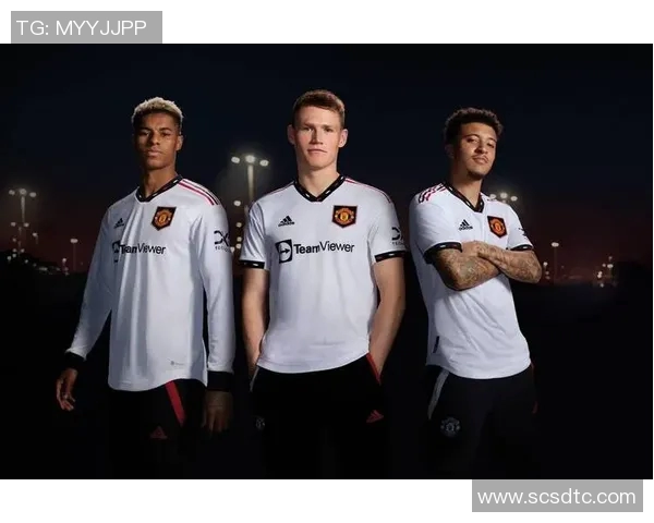 曼联发布2021-2022赛季主客场球衣,引发球迷热议